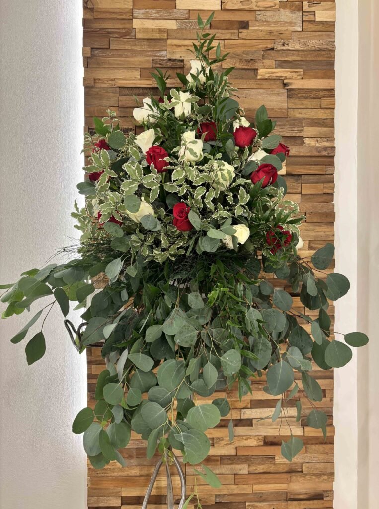A Ciotola 1 - rose panna e rosse